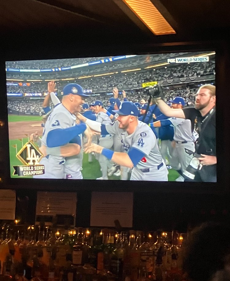 styles321's tweet image. World Champs wow! ⚾️⚾️ #Dodgers