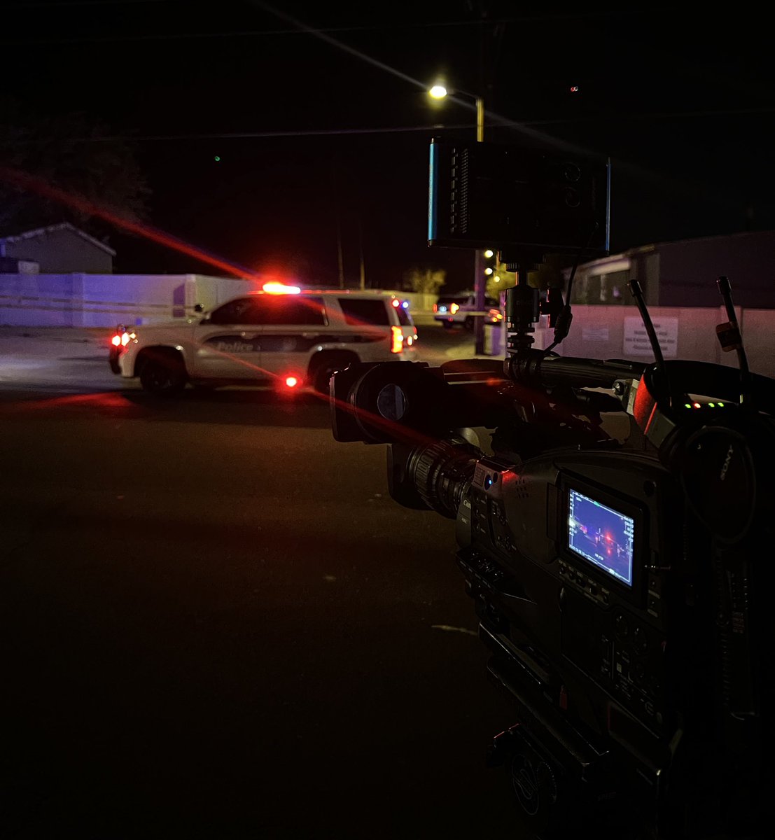 🚨 Phoenix PD presence near Central and Dobbins with chopper overhead. Police tell us they were called for a shooting, found one person dead. Suspect has not been found.