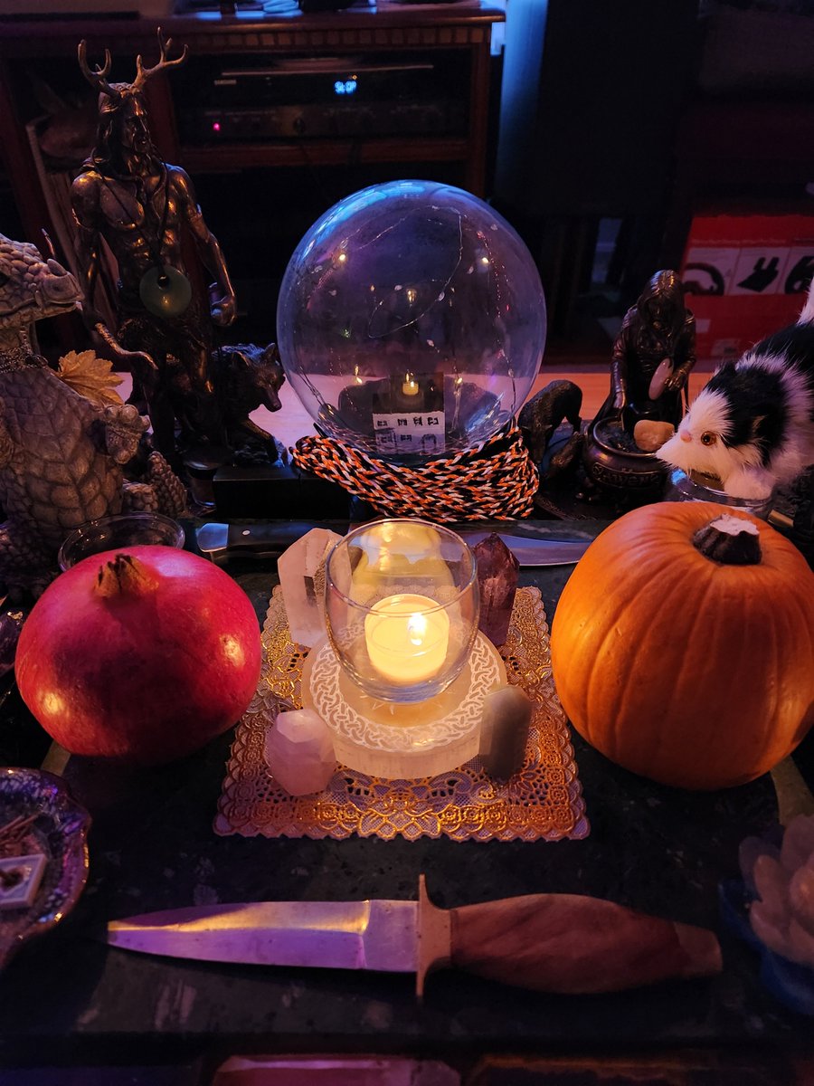 Bright Blessings to you this Samhain night. 
#Samhain