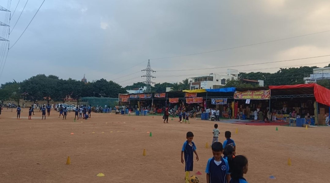 army_forum's tweet photo. @DrVaishnavi14 illegal cracker shop in sahkarnagar ground bnglr where 2 hightension power cables pass, high court has strictly ordered not to permit,y no rules followed?Are officials hand in glove?All associations n public are against this plz take action n help vacate it madm https://t.co/3yE2Mx8lOx
