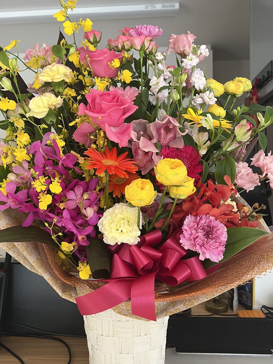 叔母からお花が届いた(´；ω；｀)   大事にしてもらってるんだなって改めて思う   
日々感謝して生きないとだね