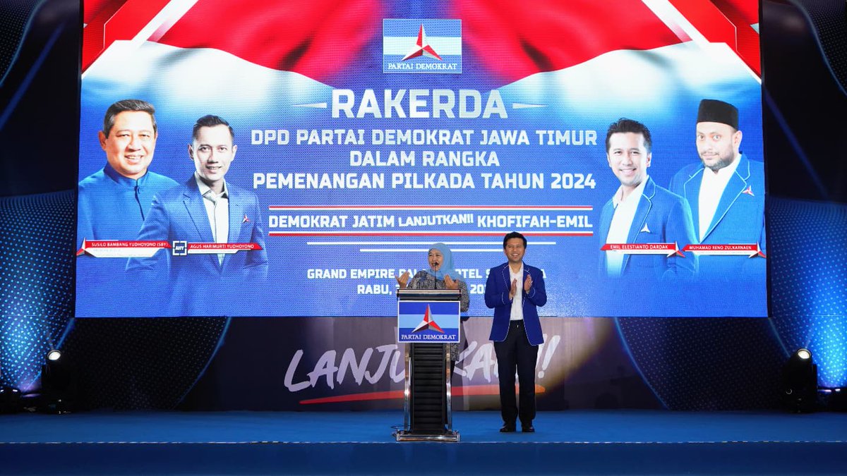 JatimDemokrat's tweet photo. Rakerda DPD Partai Demokrat Jawa Timur,
Dalam rangka pemenangan Pilkada tahun 2024, di Grand Empire Palace, Surabaya (30/24).

Demokrat Jatim "LANJUTKAN KHOFIFAH-EMIL".
.
#demokrat #khofifah #emil #khofifahemil02 #pilkada2024 #lanjutkan #demokratjatim #pdemokrat #rakerda https://t.co/YqmvR6fBoK