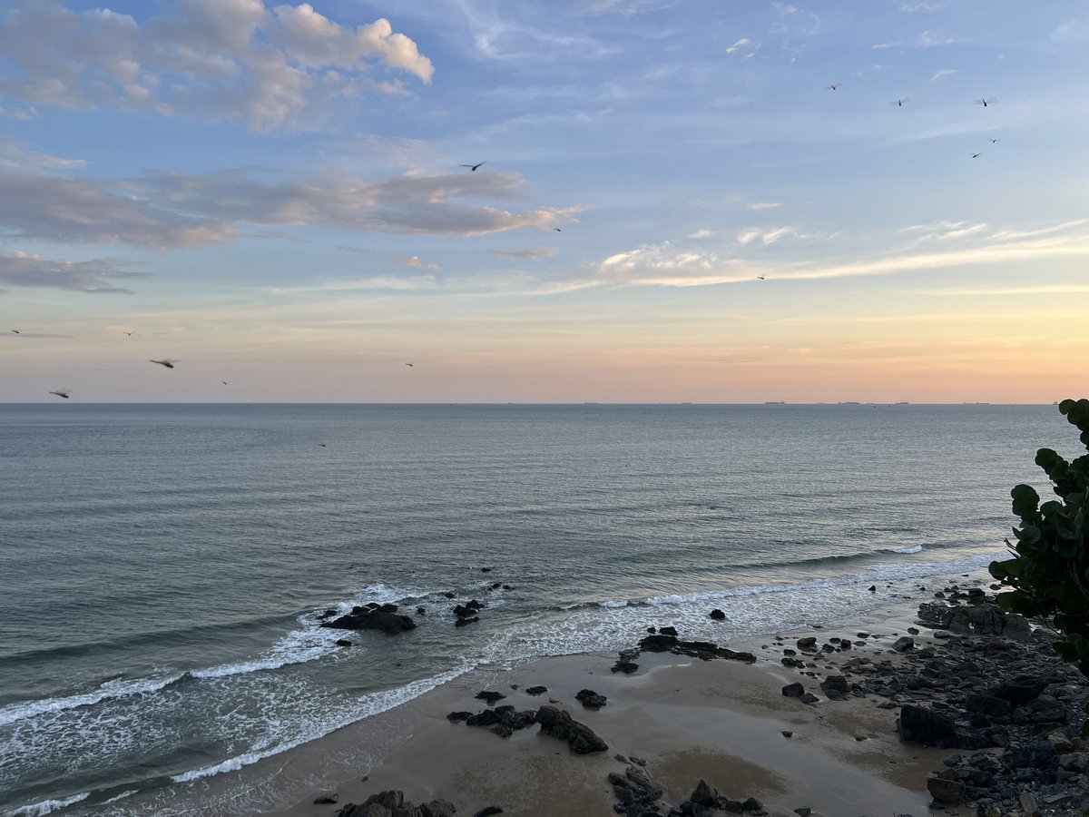 A beautiful evening in Vung Tau.
Amazing cloud formations and sunset today.
30.10.2024

#vungtau #vietnam