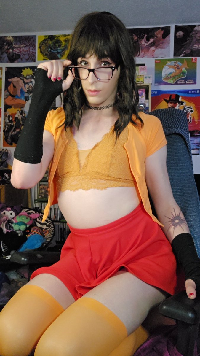 hotflachef1's tweet photo. #Velma Arc is live on @Chaturbate help them look for sexy clues and solve some kinky mysteries over @Chaturbate  

#cumshow at goal!  Follow the link below.  #camshow #cosplay #trans #emo #femboy #mistress @HeartMyArc

https://t.co/RH1LjPOBJC https://t.co/oDNXkzhtav