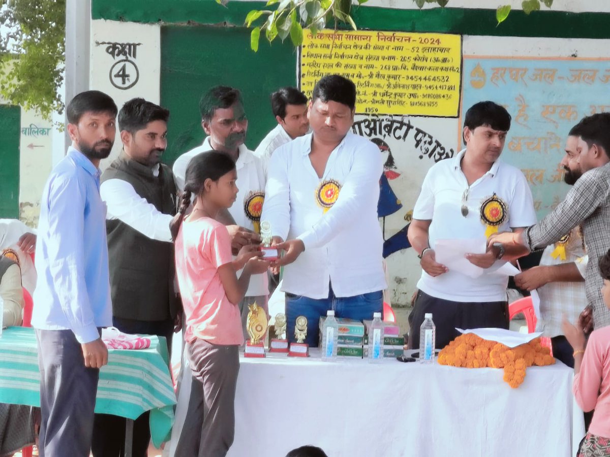 Sarvesh89126126's tweet image. सरदार पटेल जयंती के अवसर पर प्राथमिक विद्यालय बैदवार में मुख्य अतिथि के रूप में उद्बोधन तथा विभिन्न प्रतियोगिताओं में बेहतर प्रदर्शन करने वाले बच्चों को पुरस्कृत किया गया 
#sardar_patel 
#HappyDiwali