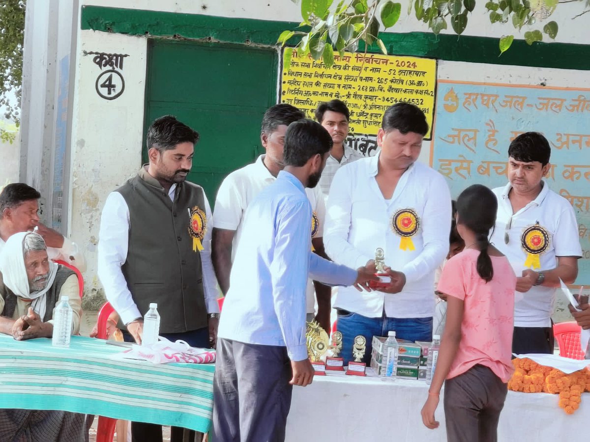 Sarvesh89126126's tweet image. सरदार पटेल जयंती के अवसर पर प्राथमिक विद्यालय बैदवार में मुख्य अतिथि के रूप में उद्बोधन तथा विभिन्न प्रतियोगिताओं में बेहतर प्रदर्शन करने वाले बच्चों को पुरस्कृत किया गया 
#sardar_patel 
#HappyDiwali