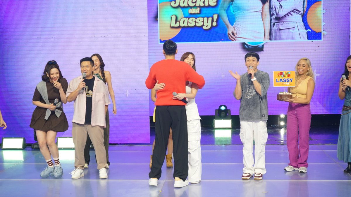 gmanetwork's tweet image. Parang makahulugan masyado yung wish ni Darren para kay Jackie?! 🤔

HAPPY BIRTHDAY, JACKIE AND LASSY!🎂🥳 #AwoooShowtime 

For more #ItsShowtime content, visit: 
gmanetwork.com/ItsShowtime