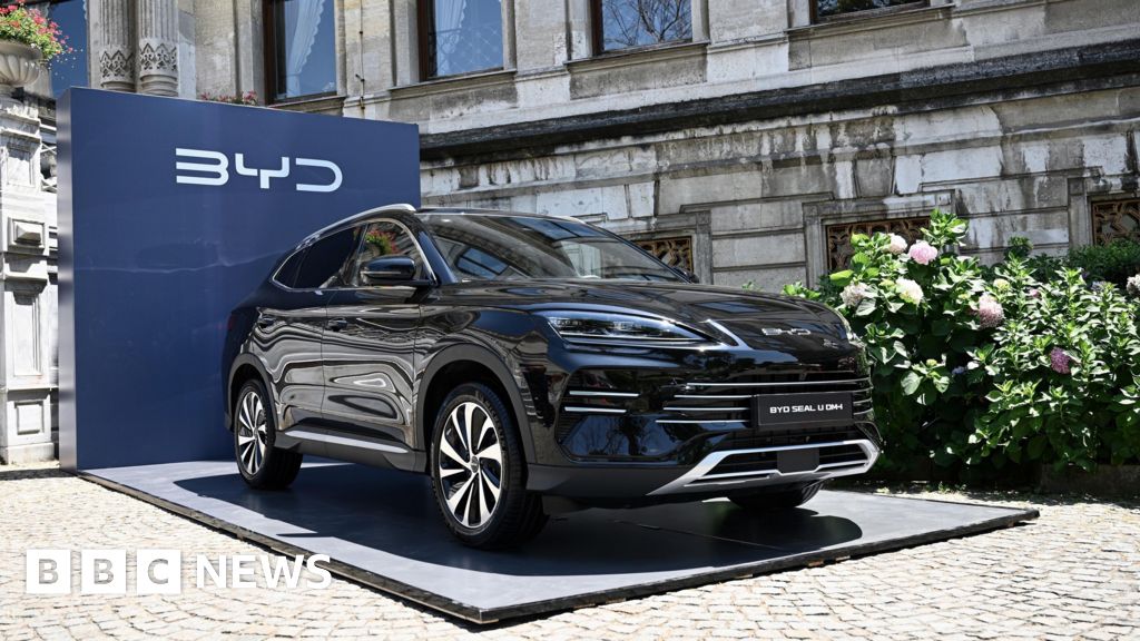 CapitalExits's tweet photo. China's BYD overtakes Tesla revenue for first time: The electric vehicle giant saw its revenues jump 24% as government subsidies boost China's car industry. https://t.co/fGLqO1NkuE https://t.co/qIwNSaxPMD