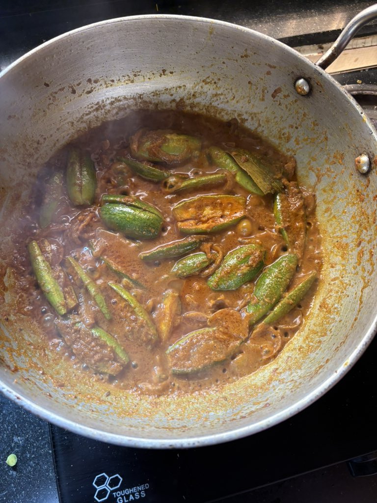 indimasala's tweet photo. The Bihari sabji #1 Alu-Parval
Very few cultures treat this vegetable with so much importance or reverence!
It’s also a metaphor for luxury in life- “Bada ailan paror khaye wala” 😆
#Parval #Pointedgourd #Biharifood @biharfoundation @hussainsadaf1 https://t.co/AgzsbGCX9D