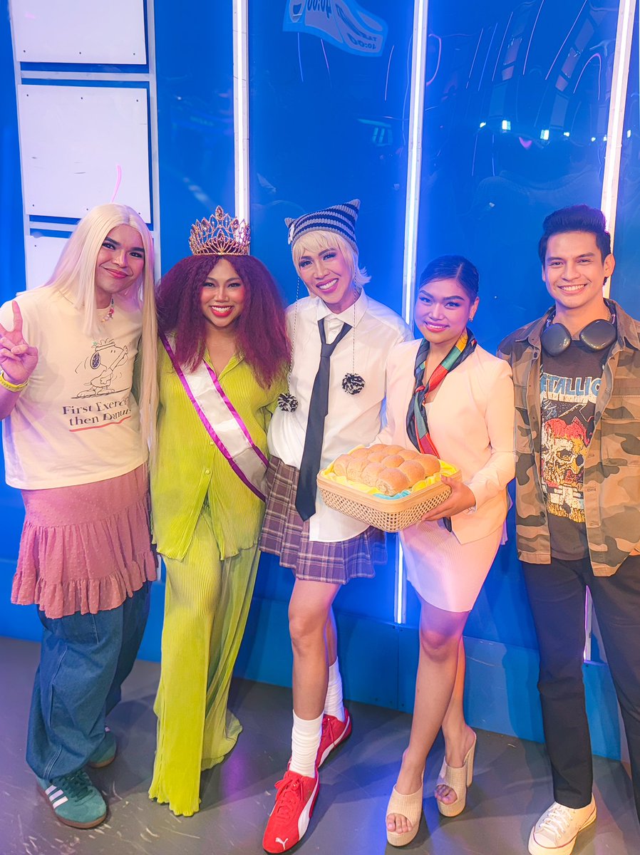 ItsACsLife's tweet image. WELCOME TO THE VICE GANDA MULTIVERSE!!!!!!!!!!!!! #AwoooShowtime #ShowtimeOnlineU @itsShowtimeNa 💛💙

@vicegandako @nickimorenayeah @ofcllorraine @wize_estabillo