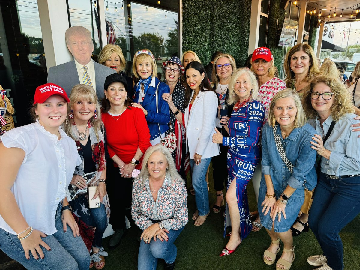 jessicabcolon's tweet photo. Quite the run in with these #WomenforTrump in Houston last night! #DontMesswithTrump https://t.co/KeMlnsaIvy