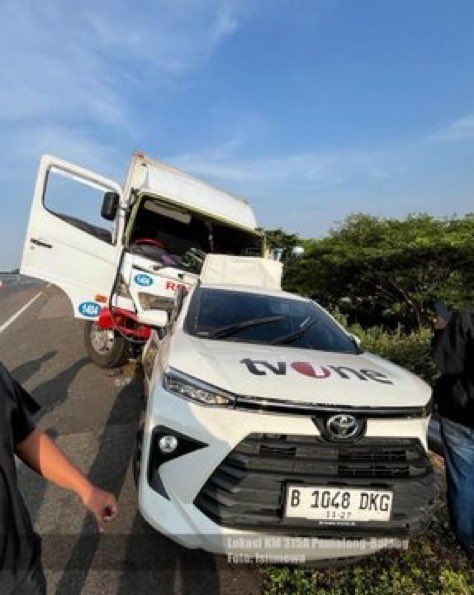 aingriwehuy's tweet image. 🚨BREAKING : Mobil rombongan kru TV One mengalami kecelakaan di Tol Pemalang, Jawa Tengah pada Kamis (31/10) pukul 06.45 WIB.

3 orang terkonfirmasi meninggal dunia dalam kecelakaan tersebut. Sementara dua lainnya mengalami luka-luka.

Innalillahi🥀