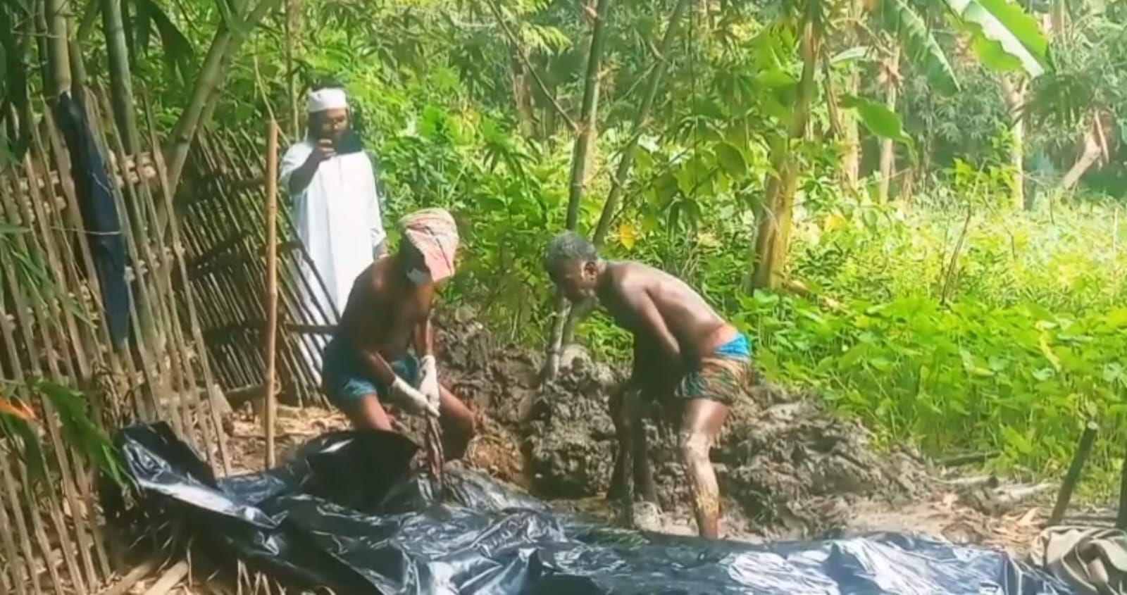 শার্শায় নিহতের দুই মাস পর কবর থেকে গৃহবধূর লাশ উত্তোলন