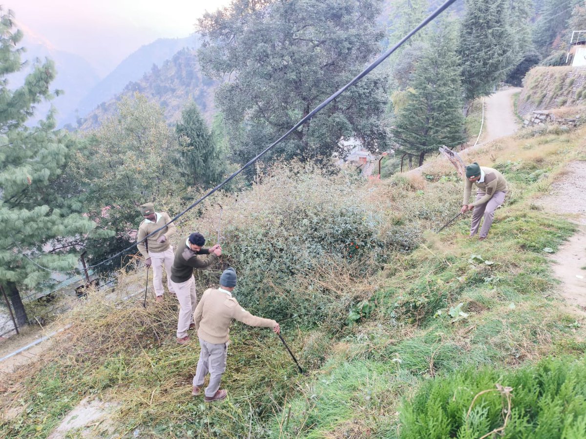#SpecialCampaign4.0 Swachhata कार्यक्रम के अंतर्गत आज दिनांक 31.10.2024 को  अतिरिक्त प्रशिक्षण केंद्र #SSB सराहन  में यूनिट  इकाई अस्पताल एवं परिसर को बलकर्मियों के द्वारा साफ सफाई किया गया  |