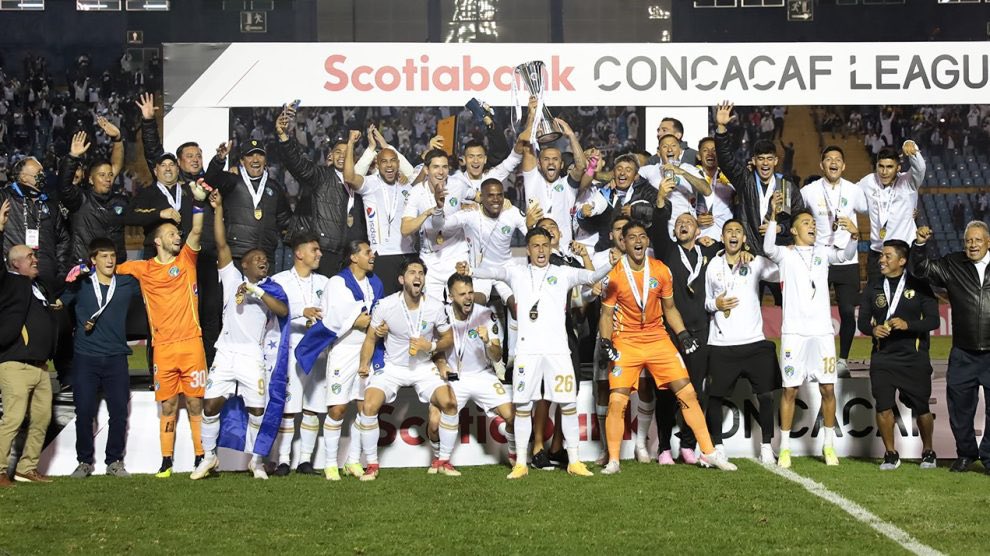 Esta Copa … nadie más la tiene 🥱😉😌😎🤭🤫 ( Y si,  actualmente no estamos en el mejor momento, pero los aficionados Cremas sí sabemos que se siente ver a nuestro equipo Campeón de CA y no solo por periódicos ) Crema Creída 😎😌😉🤫