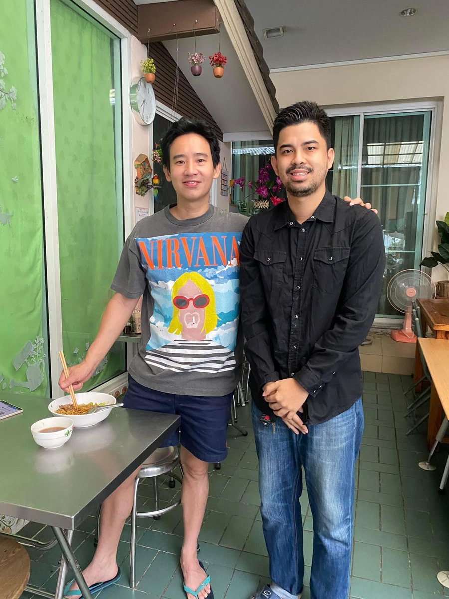 talkingpen88's tweet photo. โฟกัสที่มือ😅 https://t.co/zQOEwNyRb8