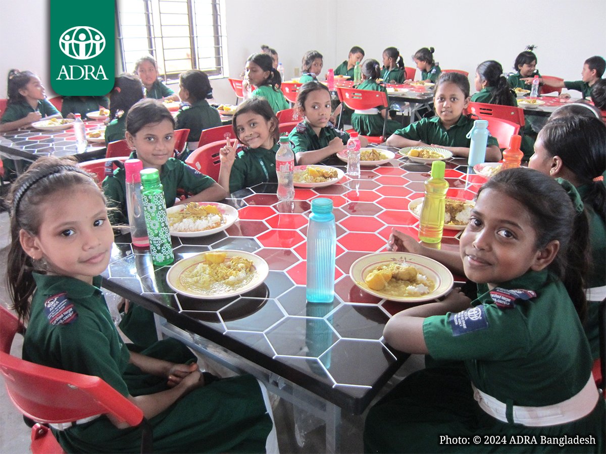 We are thrilled to announce the inauguration of our brand-new cafeteria at the TCEP school in Tongi! Our students enjoyed their lunch in this wonderful new space, and their smiles say it all! 😊

#ADRA #ADRABangladesh #ADRAKorea #ADRACzech #ADRAPoland #Cafeteria #HappyKids #TCEP