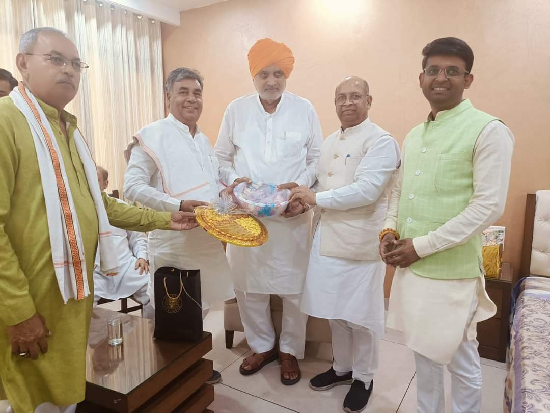 SharwanKumarBjp's tweet photo. आज प्रदेश के पशुपालन एवं कृषि मंत्री आदरणीय श्री Shyam Singh Rana  जी से स्नेहिल भेंट कर उन्हें  दीपावली के पावन पर्व की बधाई एवं शुभकामनाएं प्रेषित की। https://t.co/dgEdEid6Mb