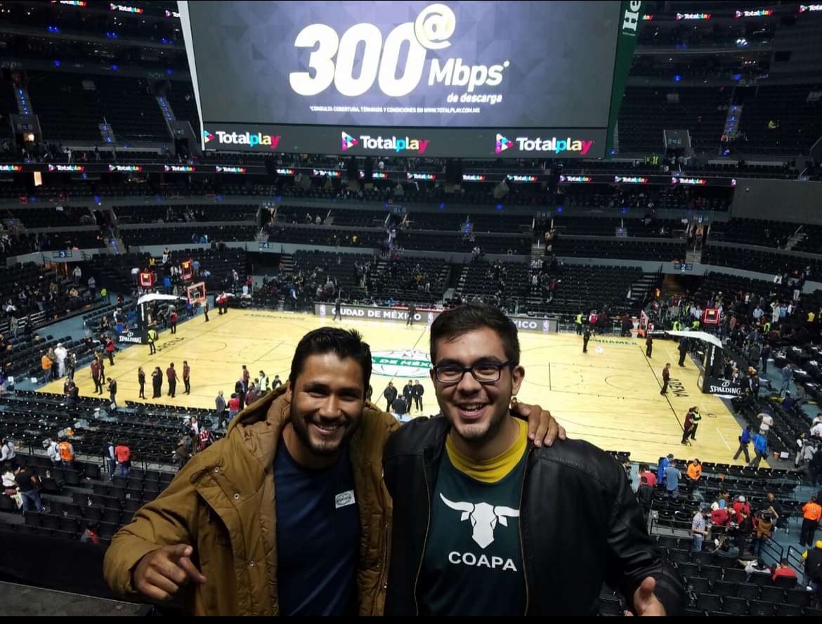 nides_kayak's tweet photo. @MichelobUltraMx Mi bro @adrianixeoc  me sorprendió con los boletos hace unos años y quiero sorprenderlo este año con los mejores lugares #MichelobUltra #SuperiorAccess https://t.co/xxjOATgLc8