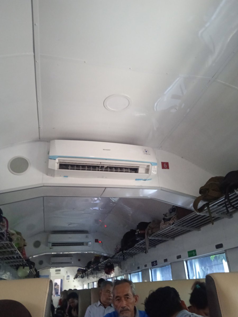 Halo min <a href="/KAI121/">Kereta Api Indonesia</a> ini kereta Dhoho Penataran tujuan Blitar via Kertosono gerbong 5 kok panas ya, AC nya ngga kerasa