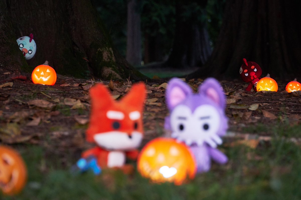 🎃 HAPPY HALLOWEEN 🎃
(Unused teaser images for Zombie Joe Plushies lol)