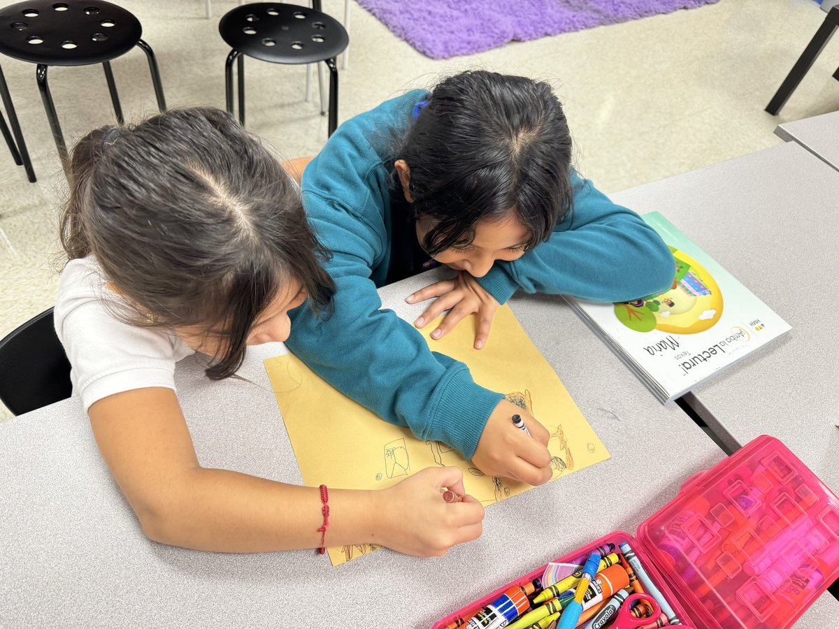 PadronMrs's tweet photo. They love working with their bilingual pairs 🧡 https://t.co/sWjYdVrEwu