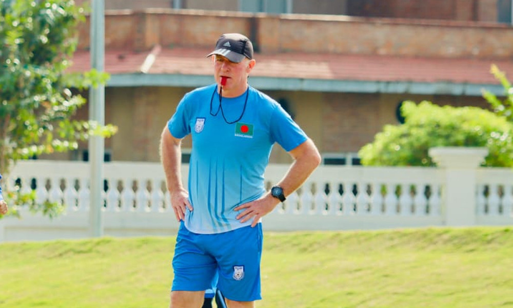 বাংলাদেশকে চ্যাম্পিয়ন করেই মেয়েদের দায়িত্ব ছাড়ার ঘোষণা বাটলারের