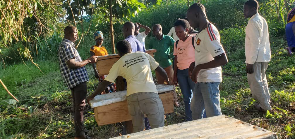 RefineryOil's tweet photo. As the year comes to an end, we have embarked on follow up engagement with our project beneficiaries to establish the extent to which they are progressing, discussing new opportunities and future plans majorly for next year. https://t.co/LkHs2g2DS9