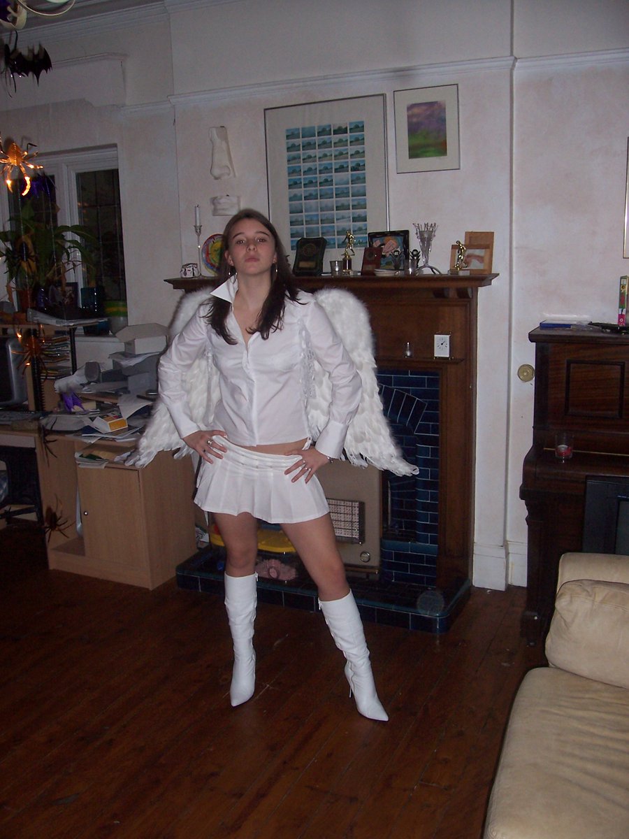 InfamousChav's tweet photo. Happy Halloween &amp; 20yr Anniversary to these lesser known pictures of Hannah, which were found again in May '10, when a fan sold their collection! 2004-10-31 #HannahStuart #HannahGalore #UKHannah #pornstar #teen #slags #chav #chavgirl #chavslag #chavslut #britishgirls #britishslut https://t.co/bVSbW471w7