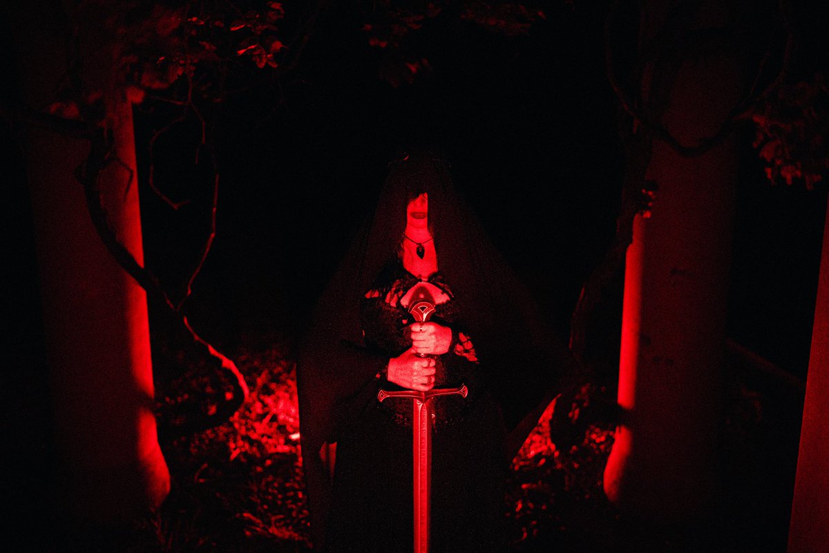 TBonePhotos's tweet photo. #halloween photoshoot 7/7 https://t.co/TCXjOzCyhM