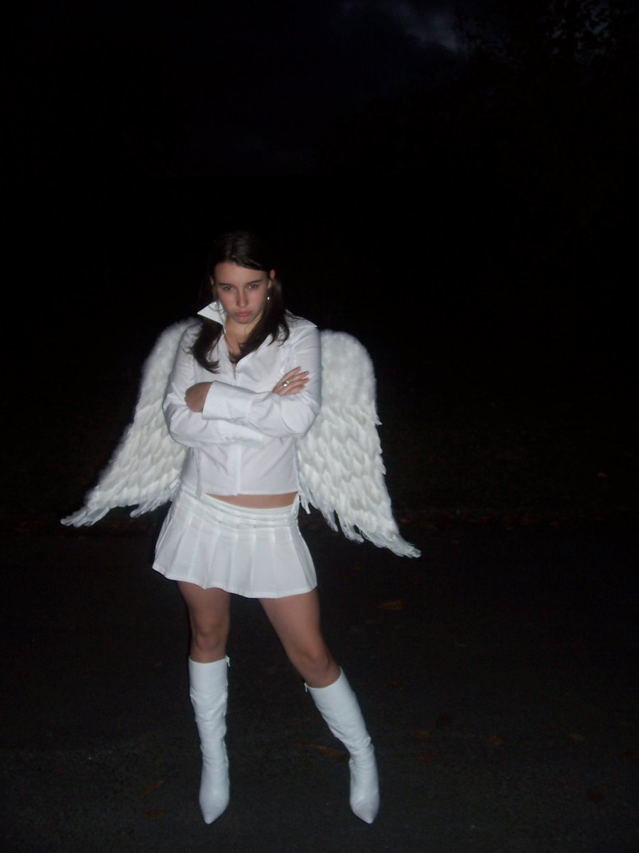 InfamousChav's tweet photo. Happy Halloween &amp; 20yr Anniversary to these lesser known pictures of Hannah, which were found again in May '10, when a fan sold their collection! 2004-10-31 #HannahStuart #HannahGalore #UKHannah #pornstar #teen #slags #chav #chavgirl #chavslag #chavslut #britishgirls #britishslut https://t.co/bVSbW471w7