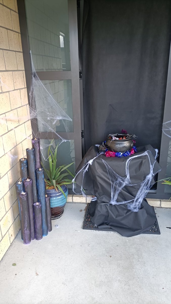 Bonc2Games's tweet photo. Halloween at our place. First time giving out treats so pretty basic this year!  #halloween #halloween2024 https://t.co/Lrz7Ep7qgi