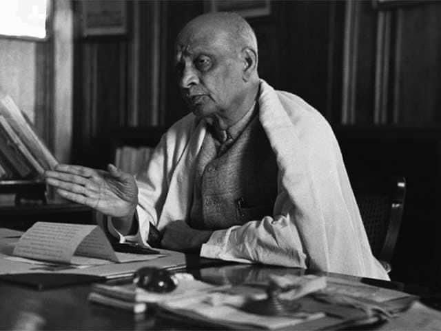 देश की स्वतंत्रता में अग्रणी भूमिका निभाने वाले, भारतीय गणराज्य के संस्थापक पिता, स्वतंत्र एकीकृत भारत के  निर्माणकर्ता, भारत के पहले उप-प्रधानमंत्री "भारत रत्न" लौहपुरुष सरदार वल्लभ भाई पटेल जी की जयंती पर शत् शत् नमन।