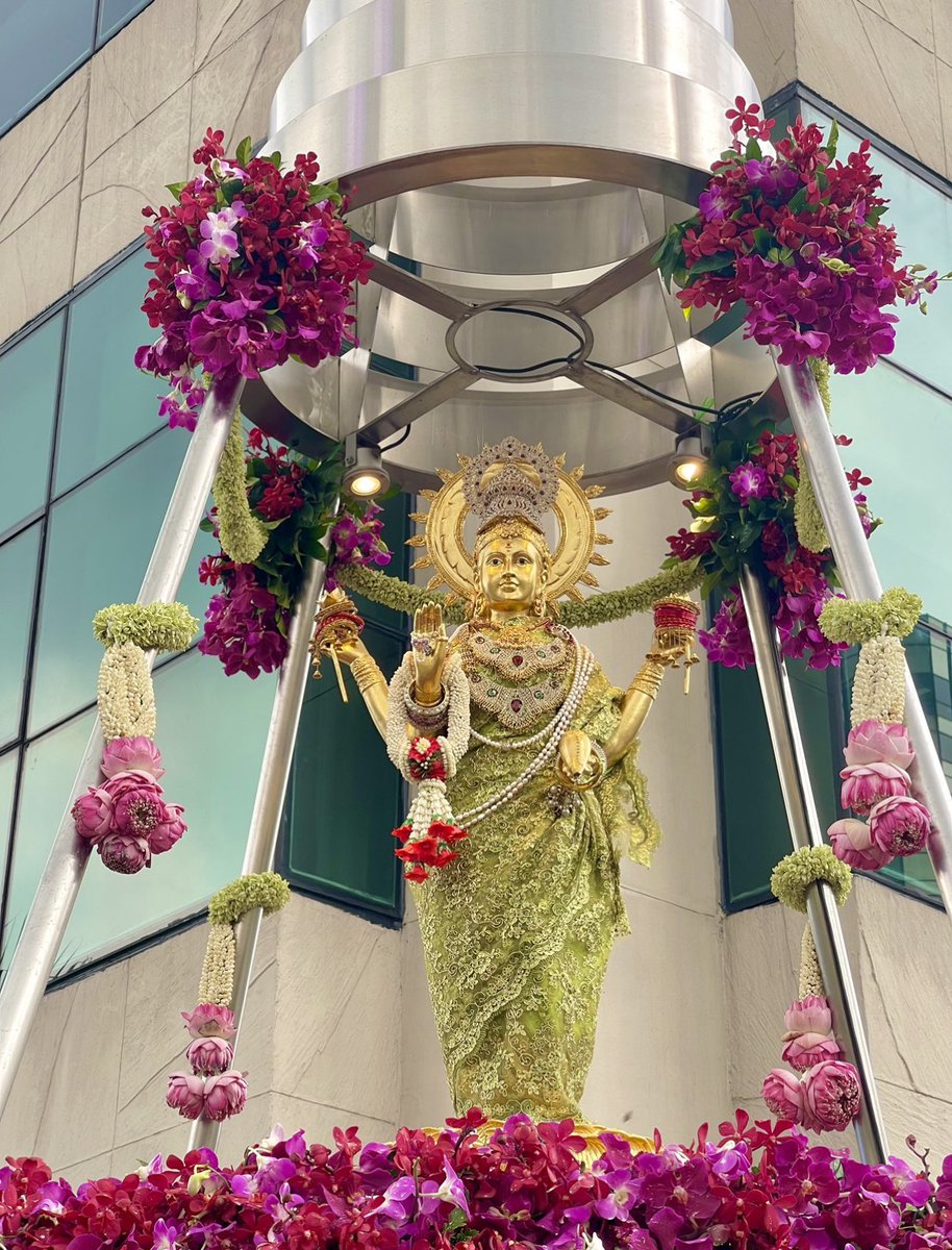 desirposter1565's tweet photo. 💐🕯Happy Dipavali🕯💐
วันดีปาวลี ฤกษ์ขอพรพระแม่ลักษมีตั้งแต่ 31 ต.ค. เวลา 17.22 น. - 1 พ.ย. 19.46 น. เป็นช่วงเวลาที่พระแม่ลักษมีจะลงมาประทานพร เป็นเทศกาลแห่งแสงสว่าง ใช้แสงสว่างขับไล่ความ มืดมนให้ออกไป นำความรุ่งเรืองและโชคดีมาให้

คำแนะนำสำหรับช่วง2วันนี้ คือ : https://t.co/lLsWlXEzKt