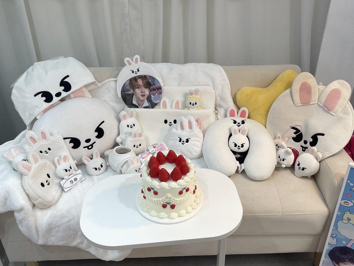 lxvepxem's tweet photo. 📍 오디너리 아카이브

전부 예뻐서 바로 드가자 했던 곳 ➰ 실제로 가니 더 아기자기하니 귀여웠고 모든 공간이 미노 관련된 걸로 가득해서 1025배 더 행복했어요 특히 센스있게 버블 내용 적힌 곳은 눈을 뗄 수가 없었네요 미노 말처럼 우리 평생 보자 같이 가자 😻

#리노에게_쏘아올린_사랑 https://t.co/cK6PXZryPM
