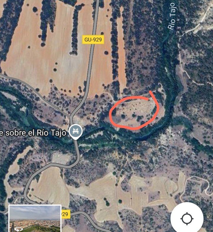 El río Tajo ha inundado hasta la explanada próxima a Valtablado del río. Nunca lo había visto.
¿Alguien me sabe decir para qué se hizo esa explanación hace años? A media mañana digo lo que siempre he oído yo... ¡¡Proyecto descabellado donde los haya!!
#GuadaMola