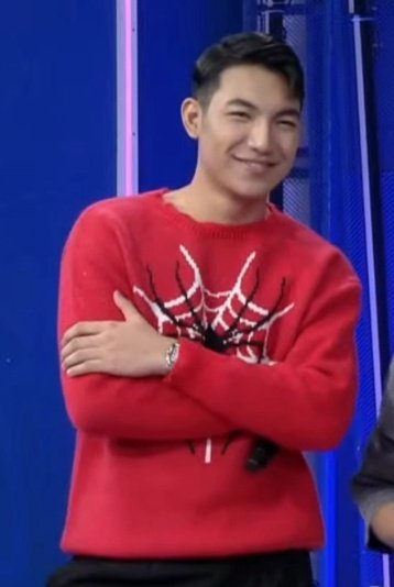iLoveDarren_24's tweet image. Our ever dashing and handsome Darren in red!! 

#DARREN @Espanto2001
#AwoooShowtime