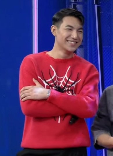 iLoveDarren_24's tweet image. Our ever dashing and handsome Darren in red!! 

#DARREN @Espanto2001
#AwoooShowtime
