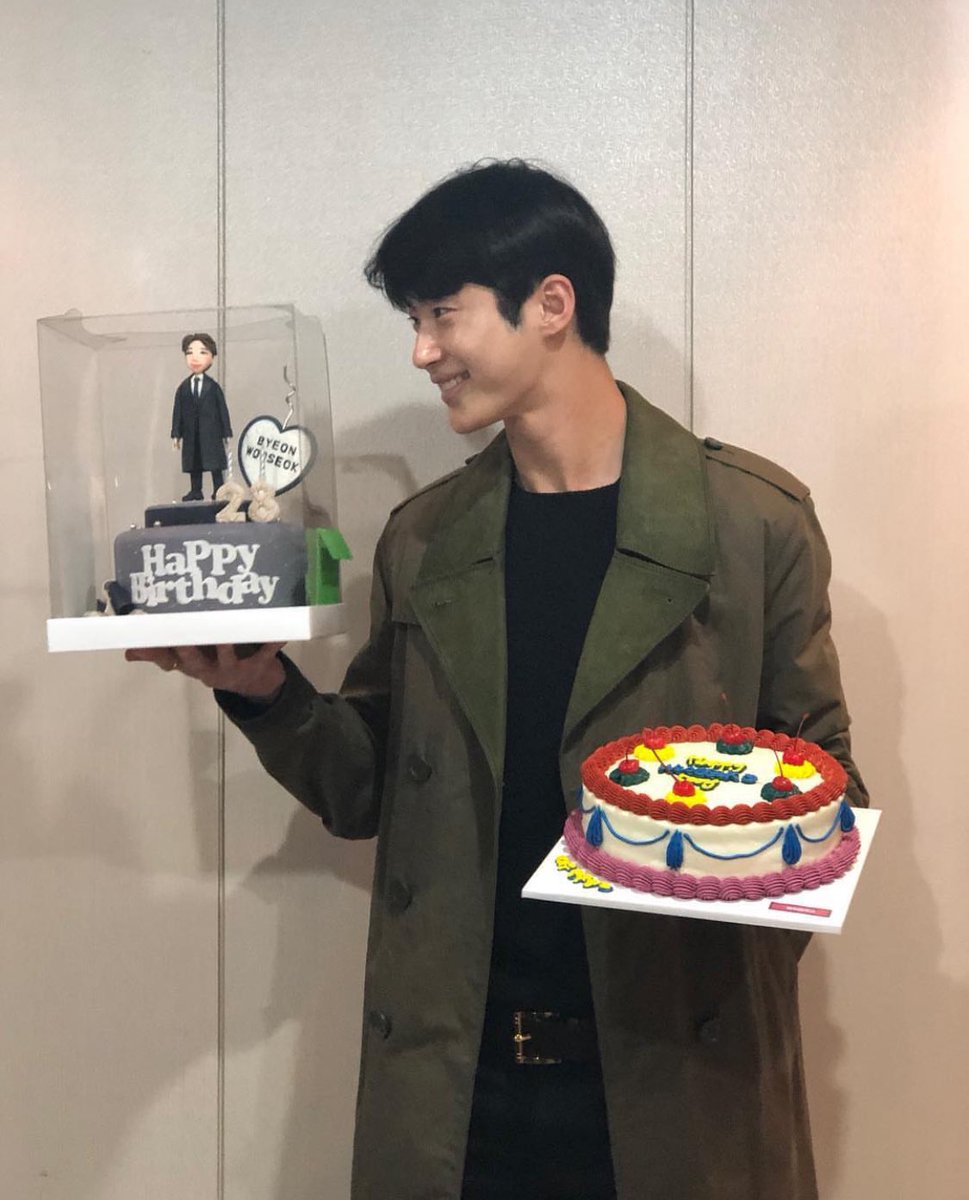 lungloy's tweet photo. 𓆩♡𝐻𝑎𝑝𝑝𝑦 𝐵𝑖𝑟𝑡ℎ𝑑𝑎𝑦🎂♡𓆪
ʚìɞ20241031ʚìɞ👑🧡🎉
สุขสันต์วันเกิด บยอนอูซอก🎈🇰🇷
ขอให้มีความสุขมาก....
สุขภาพเเข็งเเรงนะคะ🥰
#บยอนอูซอก
#ByeonWooSeok
#변우석
#변우석_생일축하헿
#HAPPY_WOOSEOK_DAY
#20thCenturyGirl
#ข้ามเวลามาเซฟเมน https://t.co/nmnatUljTl