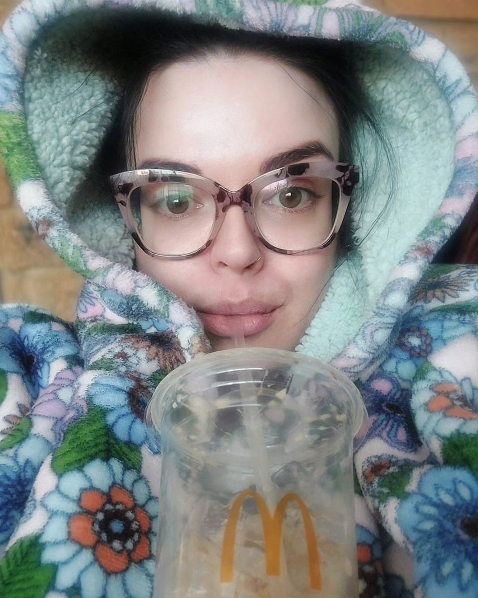 OptiqueOptom's tweet photo. Janine’s got the ultimate cosy vibes: hoodie, iced coffee, and frames that are just as cute as they are functional! ☕😎

Need glasses that make a statement?

Visit Optique for a R99 Eye Test and find frames as unique as you are! 🕶️✨
Or shop online, https://t.co/T5JtEPERWK https://t.co/GtUwW3eMhJ