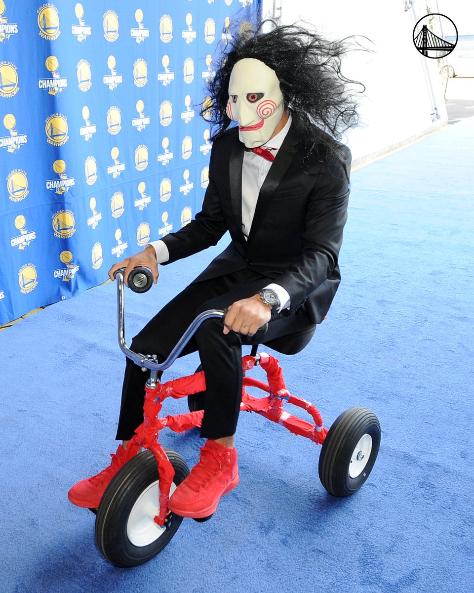 warriors's tweet photo. Happy Halloween from 2017 Stephen Curry https://t.co/PX9dNWtiJG