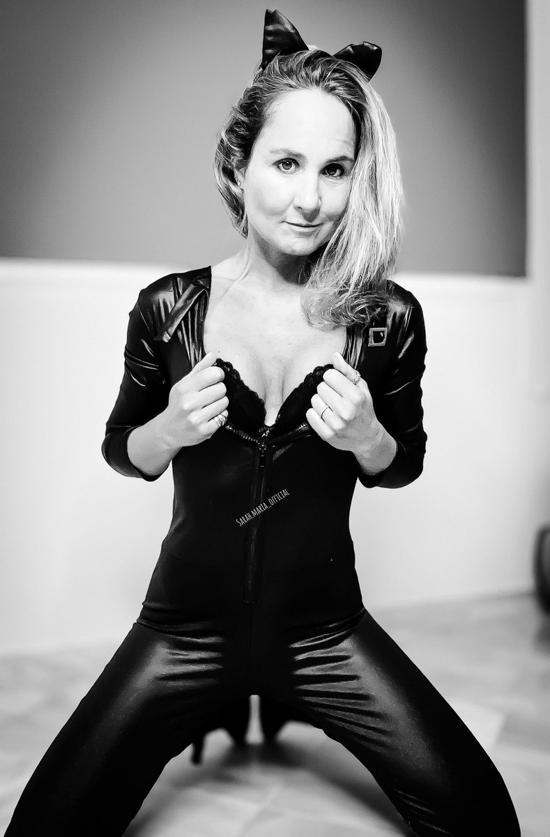 sarahmariaoffi1's tweet photo. Like and retweet for a Halloween surprise 💋 https://t.co/zT2hsNRpOE