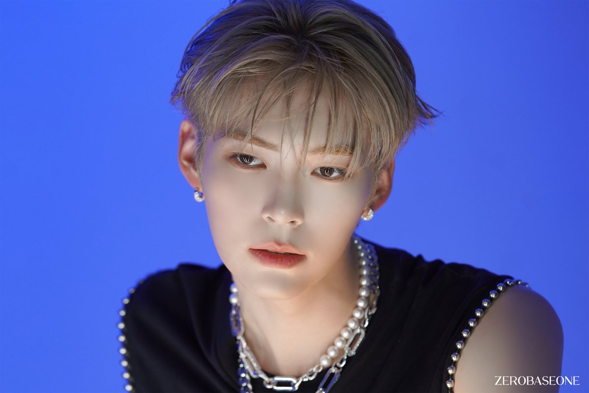 ZB1_official's tweet photo. ZEROBASEONE SUNG HAN BIN ELLE KOREA Magazine Behind Photo

https://t.co/9Pxx41iGzK

#ZEROBASEONE #ZB1
#제로베이스원 https://t.co/yxYQoH38El