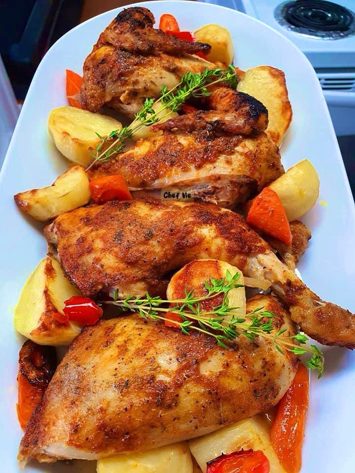 Vie_matongo's tweet photo. Good morning Zimbabweans 🇿🇼🇿🇼🇿🇼, Isu tirivadyi venyama, we inherited this from our ancestors. Which one is your favorite? 
Frame 1- Boiled Tilapia 
Frame 2- Baked chicken 
Frame 3- Pan fried beef
Frame 4- Bbq pork ribs 
@TeamFuloZim https://t.co/h5VkMW45Sf