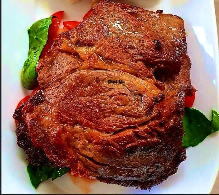 Vie_matongo's tweet photo. Good morning Zimbabweans 🇿🇼🇿🇼🇿🇼, Isu tirivadyi venyama, we inherited this from our ancestors. Which one is your favorite? 
Frame 1- Boiled Tilapia 
Frame 2- Baked chicken 
Frame 3- Pan fried beef
Frame 4- Bbq pork ribs 
@TeamFuloZim https://t.co/h5VkMW45Sf