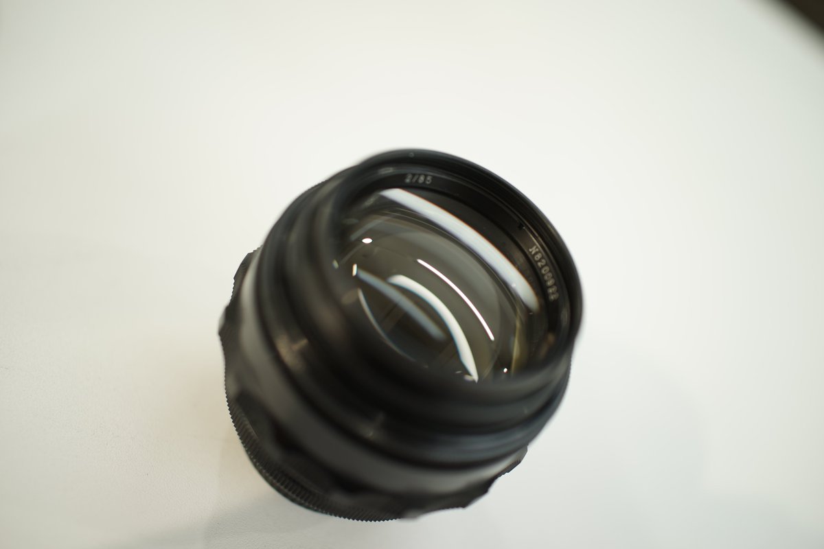 sanpoucamera's tweet image. JUPITER-9 85mmF2 M42
比較的小さく、比較的安価に
入手できる85ｍｍをしては貴重な1本
F1.5と比べると少々大人しい描写ではあるが
その分サイズも大人しい為
レンズその物は軽い
手軽の楽しむのは
このレンズでも良いかもしれない　
＃85ｍｍ　
＃M42