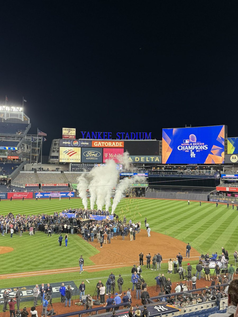 WORLD SERIES CHAMPIONS!!!!!
LOS ANGELES DODGERS!!!!!!!
