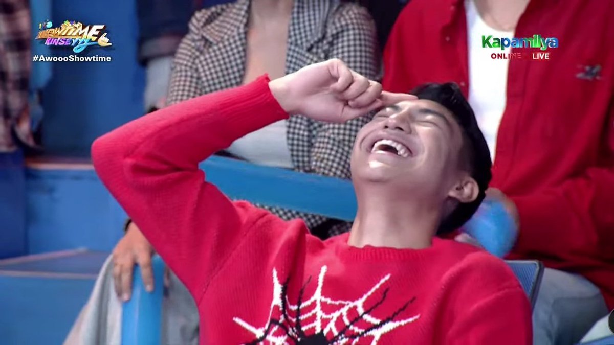 ganat06's tweet image. HAHAHA ang cutiee moo 💚

@Espanto2001 #DARREN
#AwoooShowtime