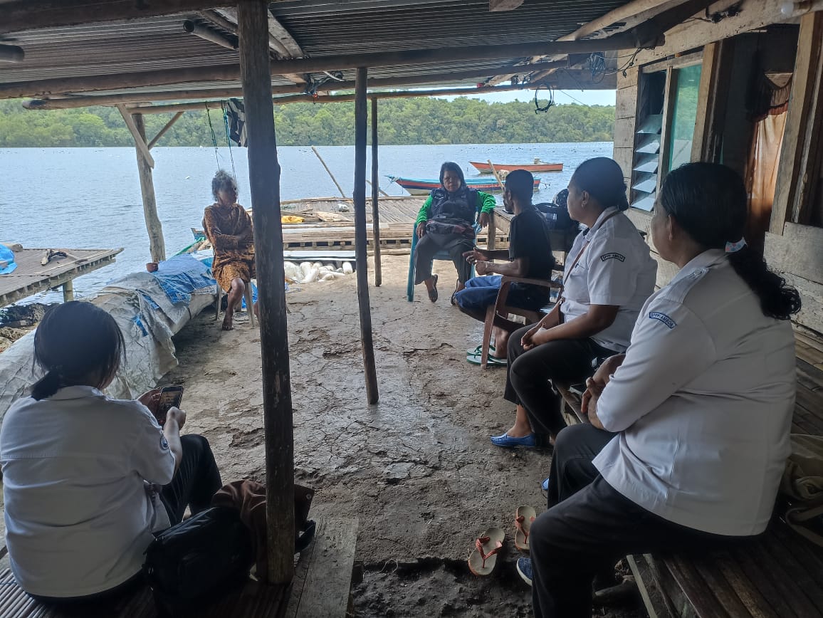 maya_warayaan's tweet photo. Selasa  (09/10), Maria M.Warayaan Luhkan Kab. Maluku Tenggara melakukan kunjungan  dan pendampingan ke pembudidaya rumput laut dalam rangka kegiatan KBRL di desa Evu
#GiatluhkanSatminkalAmbon 
#Luhlapor
@BP3_Ambon
@bppsdm_kp https://t.co/sRWVaL5ahz