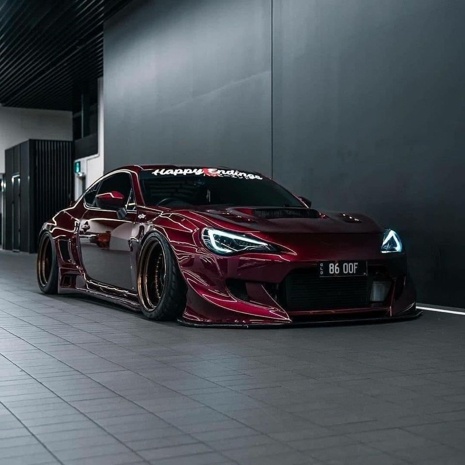 Ruedasfelices's tweet image. 2/13 Esta equipado con un motor boxer de 2.0 litros y 200 caballos de fuerza, el GT86 ofrece un centro de gravedad bajo que permite estabilidad y control en curvas, un punto a favor en cualquier pista. #BoxerEngine #LowCenterGravity